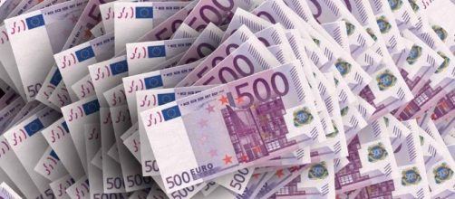 La Policía de Ginebra ha recuperado decenas de billetes de los inodoros del banco y restaurantes (LaMancha.es)