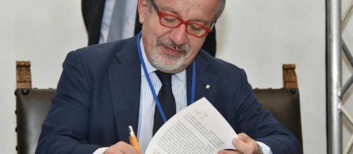 Maroni firma il decreto: il 22 ottobre referendum per l'autonomia ... - lastampa.it