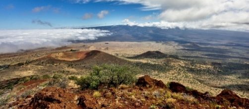 Mauna Loa from Mauna Kea (Credit – Joe Parks – Wikimedia Commons)