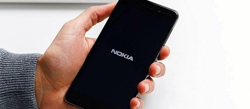 Nokia 9 leaked renders shows alleged bezel-less design - TechTalkTV | YouTube.com