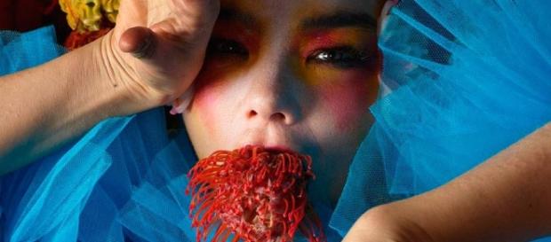 Björk está de vuelta y rompe el silencio con "The Gate" - Estilo ... - com.ar Björk está de vuelta y rompe el silencio con "The Gate" - Estilo ... - com.ar