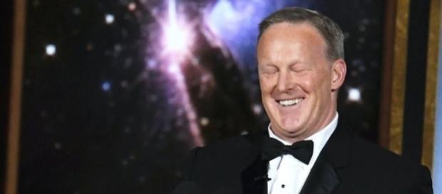 James Corden slammed for 'kissing' Sean Spicer at Emmys - digitalspy.com James Corden slammed for 'kissing' Sean Spicer at Emmys - digitalspy.com