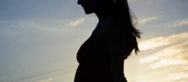 Menina de 13 anos é estuprada na Índia, fica grávida e bebê morre dois dias após nascer Menina de 13 anos é estuprada na Índia, fica grávida e bebê morre dois dias após nascer