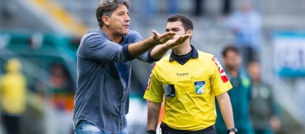 Renato Gaúcho reclamando: técnico do Grêmio Renato Gaúcho reclamando: técnico do Grêmio