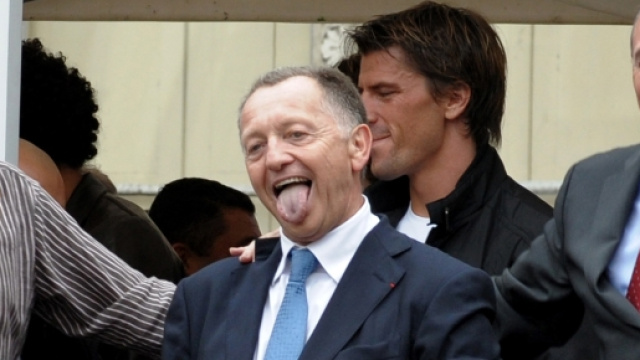 Aulas risque bien de tourner sept fois sa langue dans sa bouche (KSIAZEK / AFP).