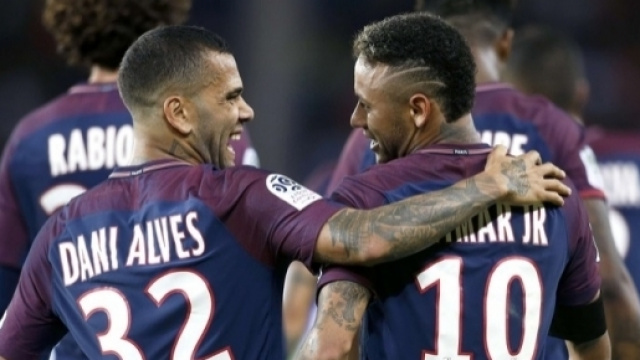 Dani Alves, bouclier médiatique de Neymar ? (J.E.E / SIPA).