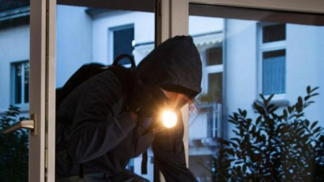 Ladri cercano di derubare in una caserma dei Carabinieri. Immagine di repertorio.