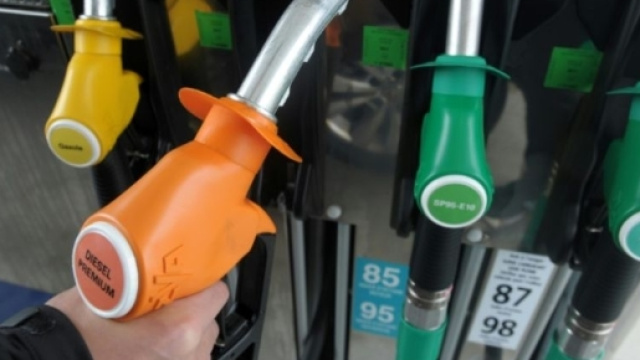 Prix du diesel à la pompe: une hausse des taxes de 10% dès 2018 ... - liberation.fr