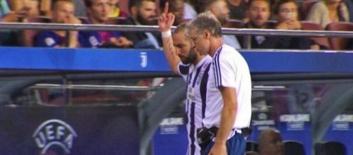 Juventus: Higuain e il gestaccio ai tifosi del Barça