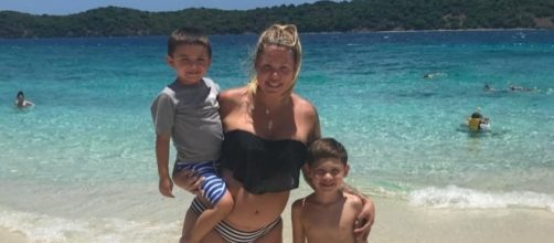 Kailyn Lowry and her sons pose on vacation. [Photo via Instagram]