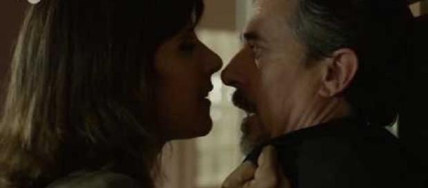 Eugeni (Pere Ponce) en un explosivo encuentro amoroso-sexual con Mireia, compañera de profesorado del Institut Àngel Guimerà. Eugeni (Pere Ponce) en un explosivo encuentro amoroso-sexual con Mireia, compañera de profesorado del Institut Àngel Guimerà.