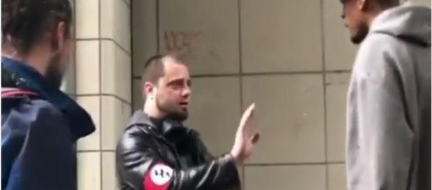 Nazista aprendeu da forma mais difícil que ele é um idiota (Shaughn Patrick Ffud) Nazista aprendeu da forma mais difícil que ele é um idiota (Shaughn Patrick Ffud)