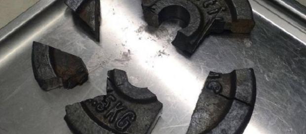 Peso precisou ficar todo destruído para libertar o homem Peso precisou ficar todo destruído para libertar o homem