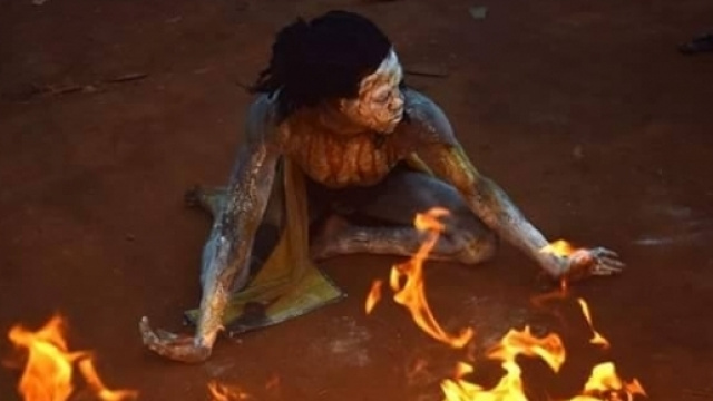 L'artiste performeur camerounais Tchina Djidda (c) Tchinatadi Djidda