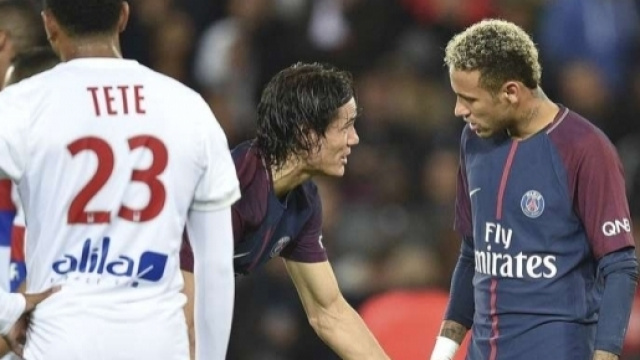 PSG : l'accrochage Neymar-Cavani s'est poursuivi dans le vestiaire - rtl.fr