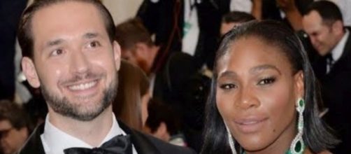 Serena Williams gives birth to first child with Alexis Ohanian [Image: E! News/YouTube screen shot]