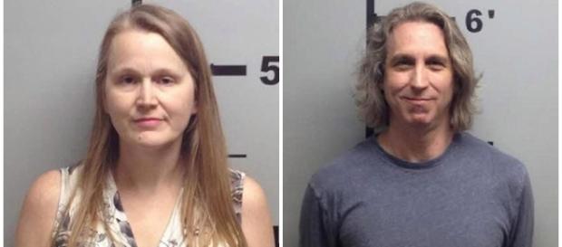 Casal é preso acusado de violência sexual Casal é preso acusado de violência sexual