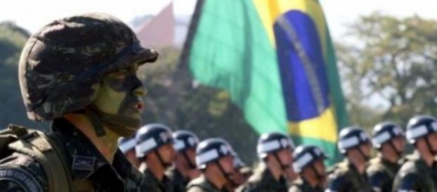 Comandante do Exército Brasileiro critica o 'politicamente correto' e gera polêmica Comandante do Exército Brasileiro critica o 'politicamente correto' e gera polêmica