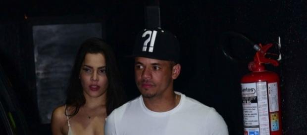 Ex-BBB Emilly e Jota Amâncio são vistos juntos em jogo Ex-BBB Emilly e Jota Amâncio são vistos juntos em jogo