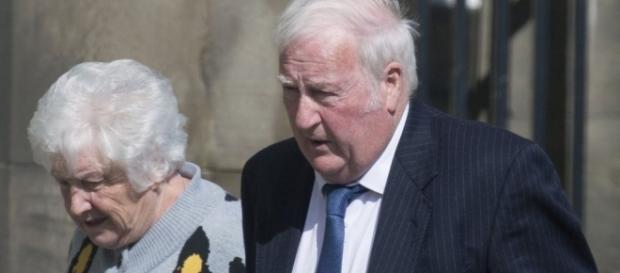 Ruth e Robert Fergus foram condenados a pagar multa de £ 4.100 por causarem alvoroço e destruição em hotel Ruth e Robert Fergus foram condenados a pagar multa de £ 4.100 por causarem alvoroço e destruição em hotel