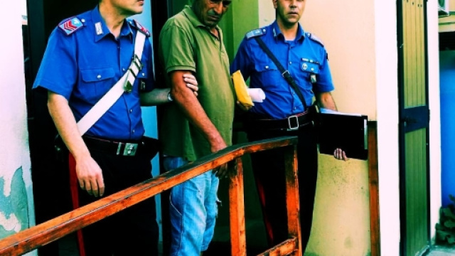 Nella foto - tra i Carbinieri - Renato Arceri,il nipote della vittima.
