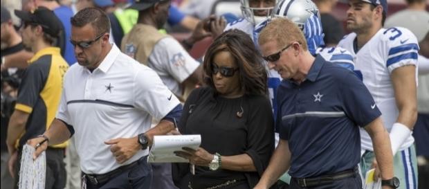 Dallas Cowboys coach Jason Garrett alongside sportscaster Pam Oliver. Image Credit: Keith Allison, Flickr -- CC BY-SA 2.0 Dallas Cowboys coach Jason Garrett alongside sportscaster Pam Oliver. Image Credit: Keith Allison, Flickr -- CC BY-SA 2.0