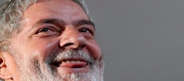 Ex-presidente está sendo acusado de receber propina Ex-presidente está sendo acusado de receber propina