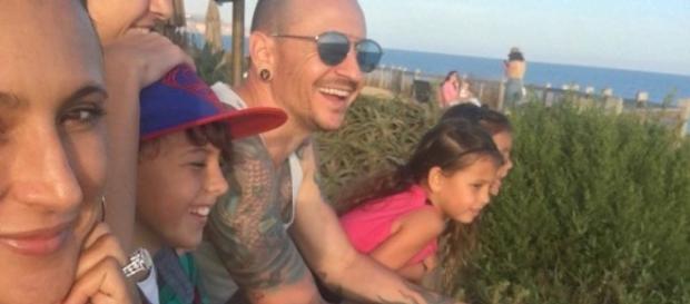 Foto delle vacanze appena trascorse dalla famiglia Bennington Foto delle vacanze appena trascorse dalla famiglia Bennington