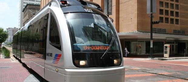 Houston Light Rail Train (eschipul wikimedia commons) Houston Light Rail Train (eschipul wikimedia commons)