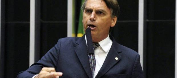 Jair Bolsonaro alerta sobre a cartilha gay Jair Bolsonaro alerta sobre a cartilha gay
