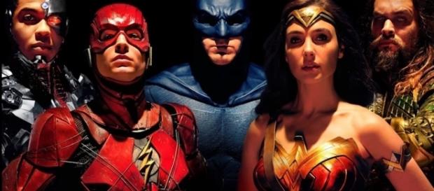 Justice League Early Reviews and The Flash Flashpoint Crossover - YouTube/Emergency Awesome Justice League Early Reviews and The Flash Flashpoint Crossover - YouTube/Emergency Awesome