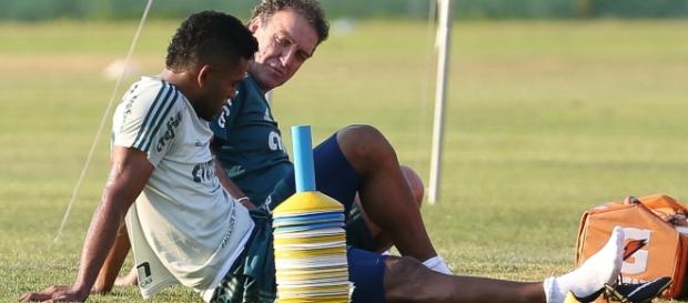 Treinador conversou com colombiano Treinador conversou com colombiano