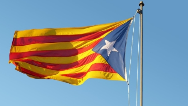 Copyright Makamuki0: bandiera catalana garrisce al vento.