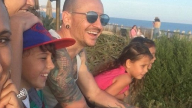 Foto delle vacanze appena trascorse dalla famiglia Bennington