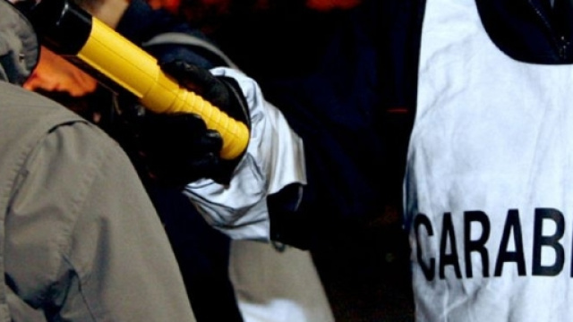 Rifiuta l'alcol test e spintona i carabinieri - quinewsempolese.it