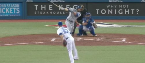 Alex Gordon's home run in the eighth inning against the Blue Jays helped set MLB's record for most home runs in a season. [Image via MLB/YouTube]