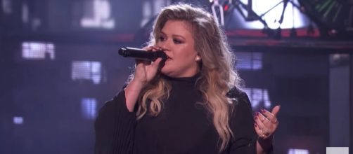 Kelly Clarkson, Image Credit: America's Got Talent / YouTube