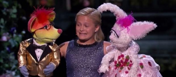 Darci Lynne Farmer prepares her song with her friends on the finals night of 'America's Got Talent' 12./ from 'YouTube' screengrab (AGT official) Darci Lynne Farmer prepares her song with her friends on the finals night of 'America's Got Talent' 12./ from 'YouTube' screengrab (AGT official)