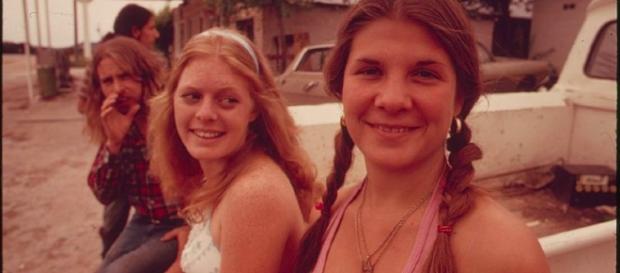 File:GROUP OF TEENAGERS IN THE TOWN OF LEAKEY, TEXAS, NEAR SAN ANTONIO - NARA - 554898.jpg- Wikimedia Commons File:GROUP OF TEENAGERS IN THE TOWN OF LEAKEY, TEXAS, NEAR SAN ANTONIO - NARA - 554898.jpg- Wikimedia Commons