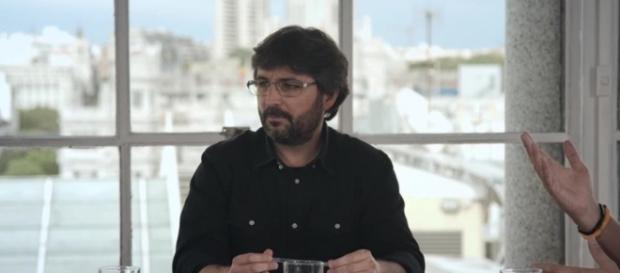 Jordi Évole, de Salvados, en una mesa de reuniones. Jordi Évole, de Salvados, en una mesa de reuniones.