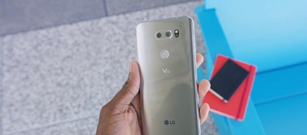LG V30 - YouTube/Marques Brownlee Channel LG V30 - YouTube/Marques Brownlee Channel