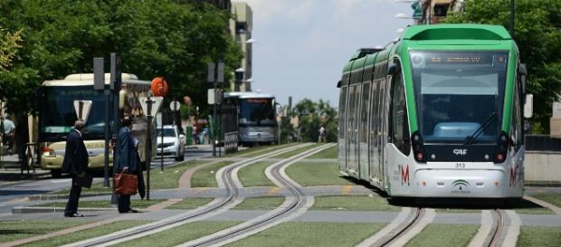 Metropolitano de Granada en funcionamiento Metropolitano de Granada en funcionamiento