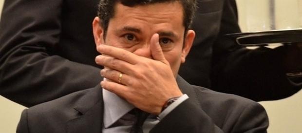 O magistrado sempre faz palestras sobre o respectivo assunto O magistrado sempre faz palestras sobre o respectivo assunto