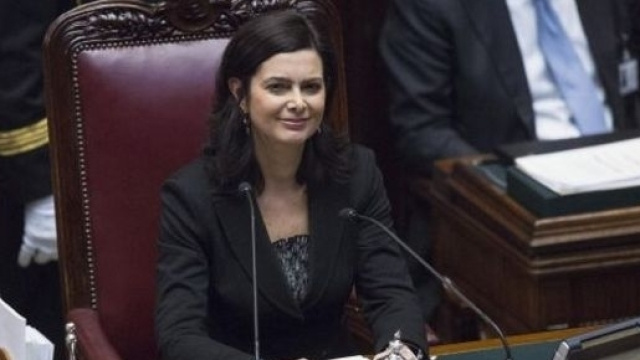 Laura Boldrini riesce a far arrabbiare anche le donne della Camera che vorrebbe difendere