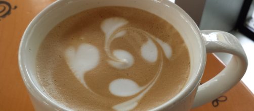 File:Latte art in a Starbucks Coffe Shop.jpg - Wikimedia Commons, the free media repository