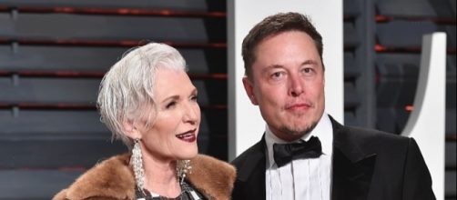 Maye Musk, 69, mother of Elon Musk, wins COVERGIRL modelling campaign [Image: YouTube/Newsy]
