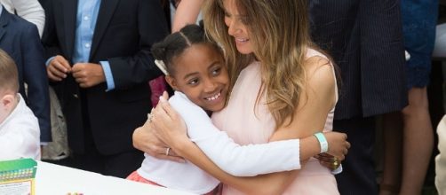 Melania Trump with child - Shealah Craighead [Public domain], via Wikimedia Commons