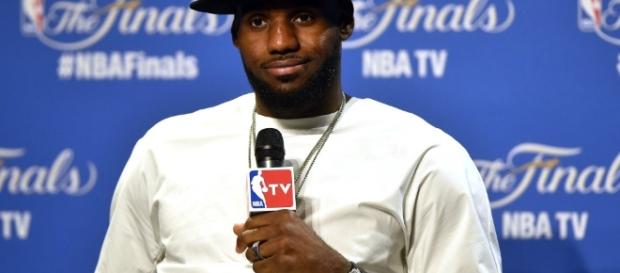 LeBron James joined Steph Curry on social media to voice out their opinions towards the current POTUS (Image via YouTube/NBA) LeBron James joined Steph Curry on social media to voice out their opinions towards the current POTUS (Image via YouTube/NBA)
