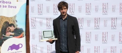 El actor Quim Gutiérrez recibe su reconocimiento como embajador de Ribera del Duero