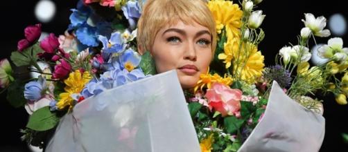 Milano Fashion Week: la sfilata di Moschino tra fiori, ballerine e ... - foxlife.it